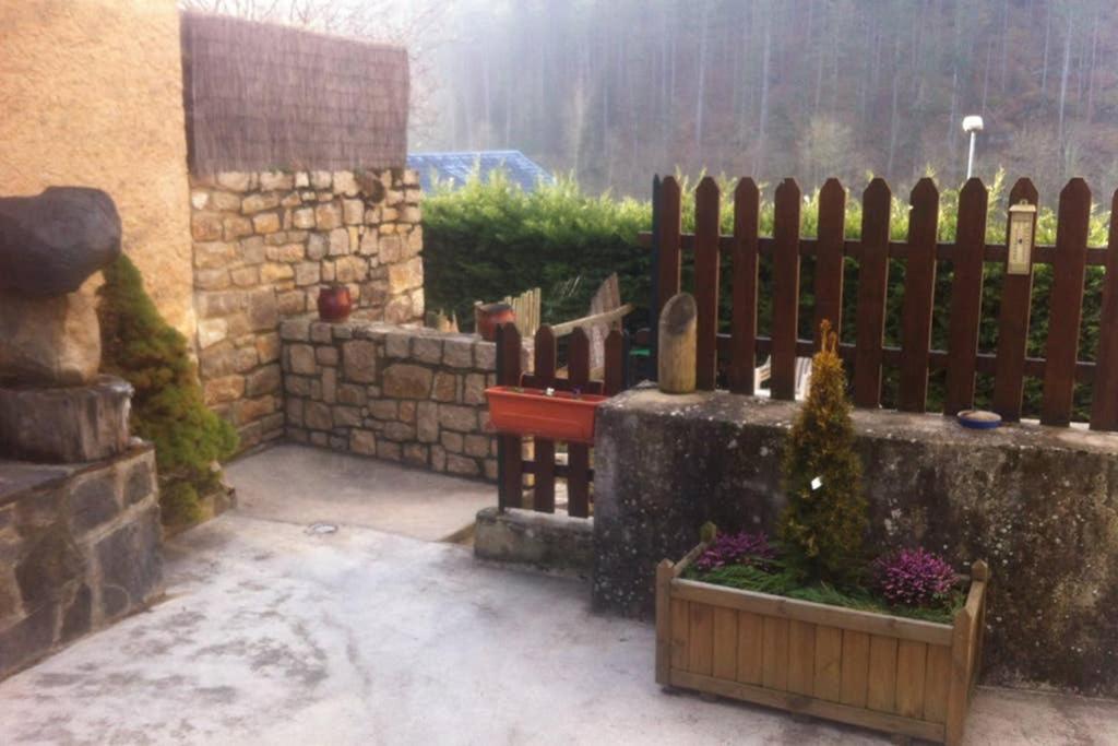 Studio Meuble Dans Maison De Village Balsieges Exterior photo
